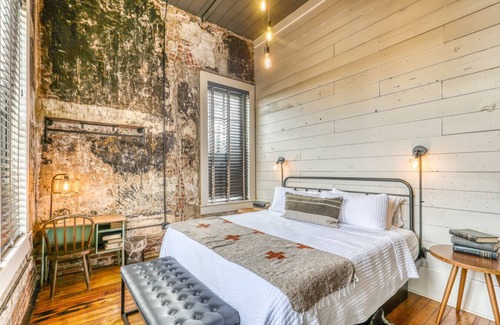 Brenham Hôtel | The downtown Brenham Schoolhouse Hotel, Suite 2