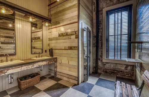 Brenham Hôtel | The downtown Brenham Schoolhouse Hotel, Suite 3