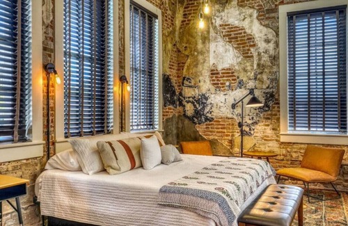Brenham Hôtel | The downtown Brenham Schoolhouse Hotel, Room B