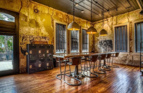 Brenham Hôtel | The downtown Brenham Schoolhouse Hotel, Room B