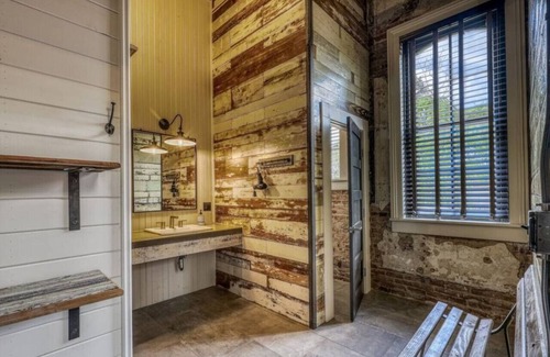Brenham Hôtel | The downtown Brenham Schoolhouse Hotel, Room C