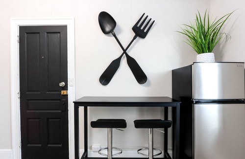 Bethlehem Maison | The Downtown Hive: Sophisticated stay steps from Main St Bethlehem!