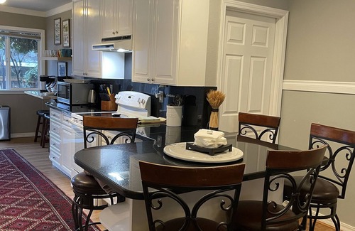 Downtown Portland Maison | The Downtowner - Walking distance to Downtown Portland!