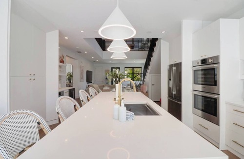 Lake Ida Shores Appartement | Luxe Modern Villa 4 Bedroom Ensuites/ Walk Downtown