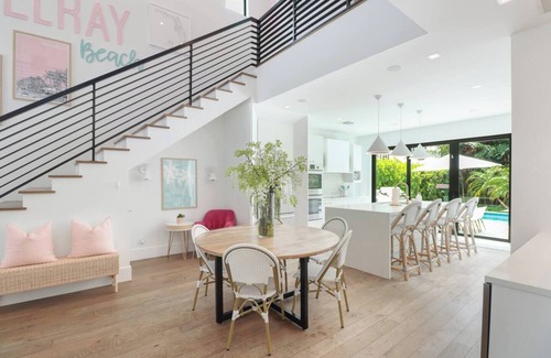 Lake Ida Shores Appartement | Luxe Modern Villa 4 Bedroom Ensuites/ Walk Downtown