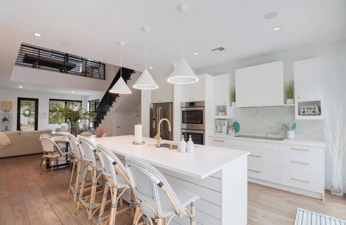 Lake Ida Shores Appartement | Luxe Modern Villa 4 Bedroom Ensuites/ Walk Downtown
