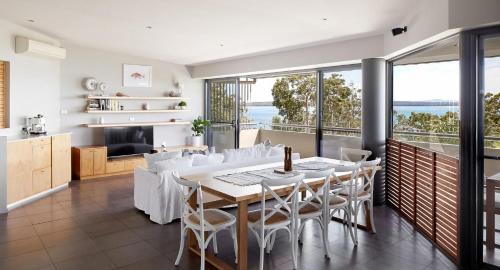 Nelson Bay Maison | The Drift