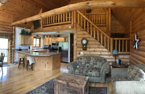 Richland Center Cabine | L'évasion sans dérive! Grande cabine moderne / 57 acres privés dans une zone sans dérive WI