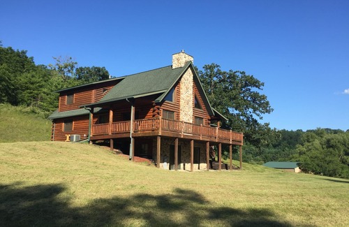 Richland Center Cabine | L'évasion sans dérive! Grande cabine moderne / 57 acres privés dans une zone sans dérive WI