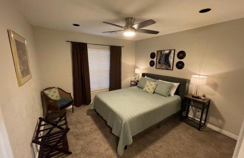 Chickasha Maison | The Drover House by USAO in Chickasha, Fenced Yard, King Bed, Smart TV, High Speed WIFI & Covered Parking