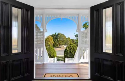 Murarrie Maison | The Duchess - Stunning Hamptons Oasis with Pool