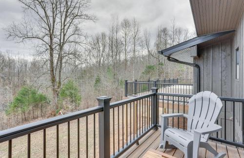 Sugar Tree Maison | The Duck Farm Sugar Tree Hideaway with Yard!