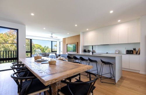 Agnes Water Maison | The Dūne - 4 BR w/ Private Pool - 100m to Beach