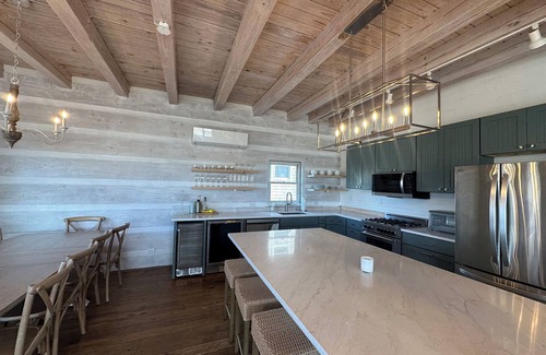 Ocean Bay Park Maison | The Dunes -Oceanfront Renovated Home with Direct Beach Access in OBP. Sleeps 16!