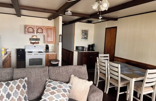 Richfield Springs Cabine | The Eagles Nest A Charming 3-bedroom cabin on Lake Canadarago with WiFi and AC