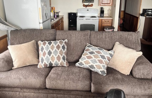 Richfield Springs Cabine | The Eagles Nest A Charming 3-bedroom cabin on Lake Canadarago with WiFi and AC