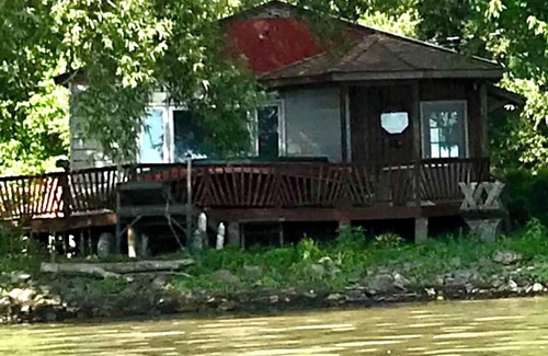 Richfield Springs Cabine | The Eagles Nest A Charming 3-bedroom cabin on Lake Canadarago with WiFi and AC