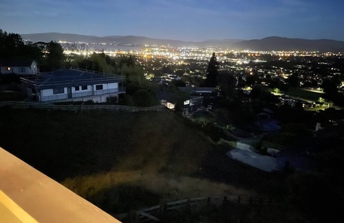 Rotorua Maison | The Eagles Nest - Comfortable quiet oasis with an awesome view!