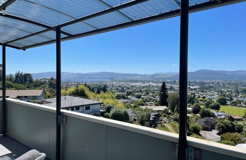 Rotorua Maison | The Eagles Nest - Comfortable quiet oasis with an awesome view!
