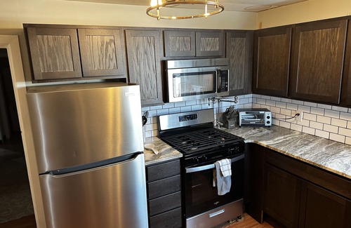 Charleston Maison | The East End Cabana - 2 bed 2 bath house right between downtown & State Capitol