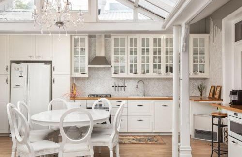 Redfern Maison | The East-Redfern Mansion on Chelsea
