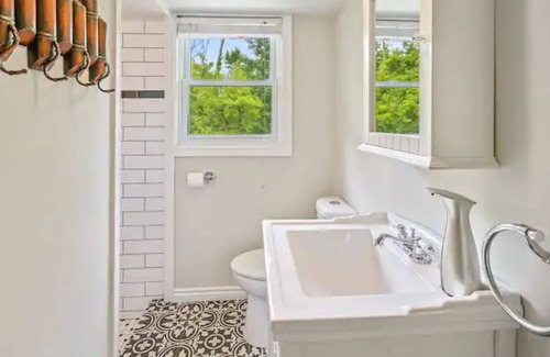 Niagara-on-the-Lake Cottage | The Eden Cottage Sauna Family Friendly.