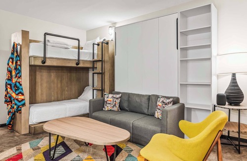 Governmental Mall Hôtel | The Egyptian - Retro Modern Motel - Room 202