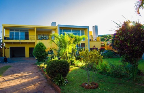 Ambohibao Villa | Villa Alexandre pres de l Aereoport d' Ivato.' Chambres Elégantes Privées