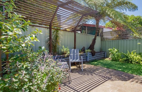 Tighes Hill Maison | The Elizabeth A Romantic Garden Retreat for Two