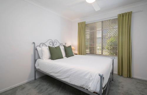 Tighes Hill Maison | 'The Elizabeth' A Romantic Garden Retreat for Two