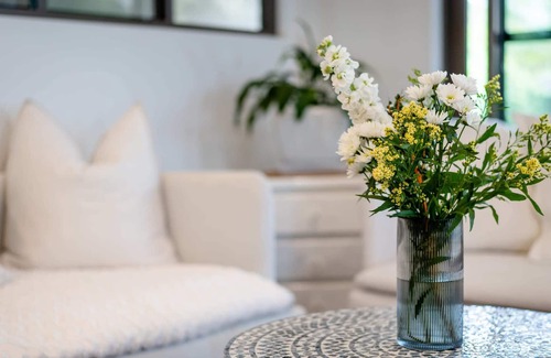 Kilaben Bay Maison | The Emerald Bower- 200m from the lake