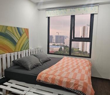Thuan An Appartement | The Emerald Golf View Apartment