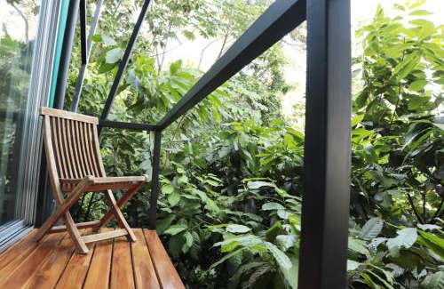 Parrita Maison | The Emerald Haven