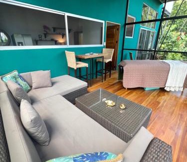 Parrita Maison | The Emerald Haven