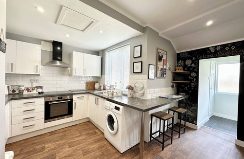 Morecambe Maison | “The End House” 2 minutes walk to the beach