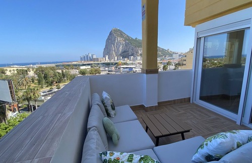 La Linea de la Concepcion Appartement | THE ROCK VIEWS APARTMENTS 1 1 min walk from the border with Gibraltar