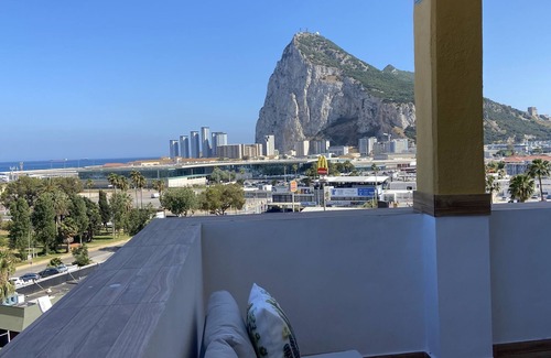 La Linea de la Concepcion Appartement | THE ROCK VIEWS APARTMENTS 1 1 min walk from the border with Gibraltar