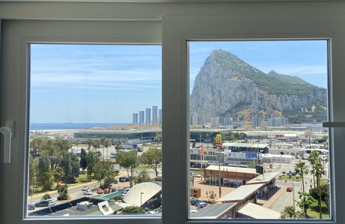 La Linea de la Concepcion Appartement | THE ROCK VIEWS APARTMENTS 2 one minute walk from the border with Gibraltar.