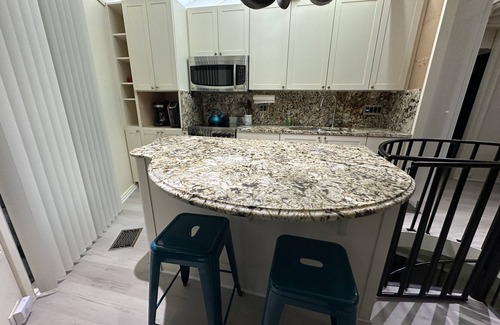 Cheat Lake Maison | The Escape Pod at Cheat Lake / Morgantown, WVU - 2BD/2BA, HOT TUB, Lake & Golf