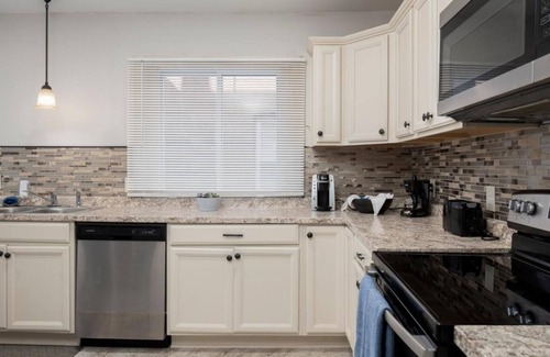 Niagara County Appartement | The Evergreen - Hear the Roar of Niagara Falls - 5 Minutes to Niagara Falls
