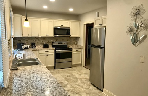 Niagara County Appartement | The Evergreen - Hear the Roar of Niagara Falls - 5 Minutes to Niagara Falls