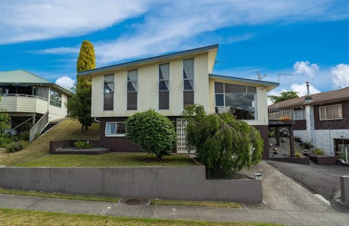 Two Mile Bay Maison | The Family Hub with wifi and pets