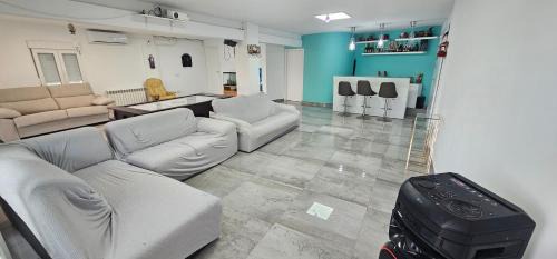 Canaletes Maison | The Family Palace