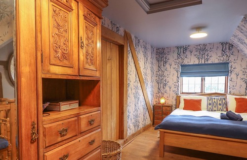 Newcastle-on-Clun Cottage | THE FARM HOUSE, pet friendly, character holiday cottage in Beguildy