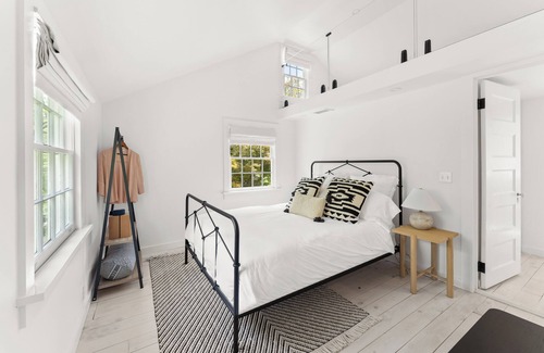 Sharon Autre | 3-Bedroom Farmhouse Retreat in Sharon with AC, WiFi