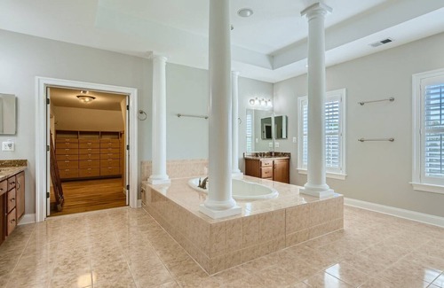 Lutherville Timonium Maison | The Farm's Luxury Timberpark Pool Estate
