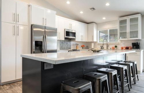 Sunset Ridge Maison | The Fashionable Fox Trotter with Heated Pool