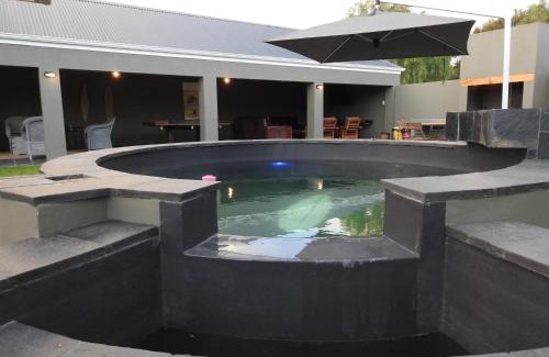 Oudtshoorn Hôtel | The Featherbed - Oudtshoorn