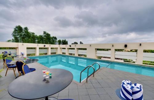 Vadgaon Hôtel | The Fern Residency, Vadgaon - Talegaon, Pune