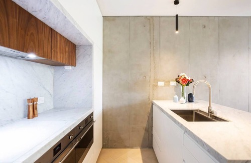 Alexandria Appartement | The Fern Split level Oasis with Lush Courtyard